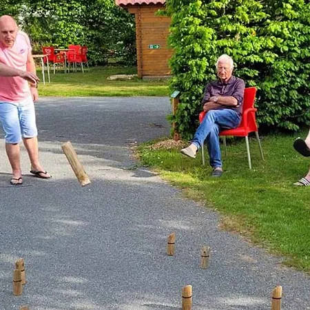 Kamp alanı Mobil Avec Tv, Animaux Admis - 6 Pers. - Api-1-52-2250 Chaille-Les-Marais